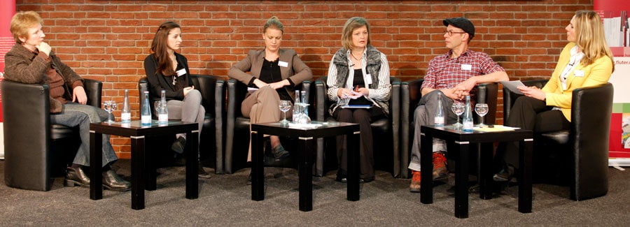 Es diskutierten Sabine Stampfel, Anne Sauer, Nadia Kutscher, Andrea Kallweit, Johnny Haeusler und Moderatorin Andrea Grießmann (v.l.n.r.). Foto: Gerd Metzner